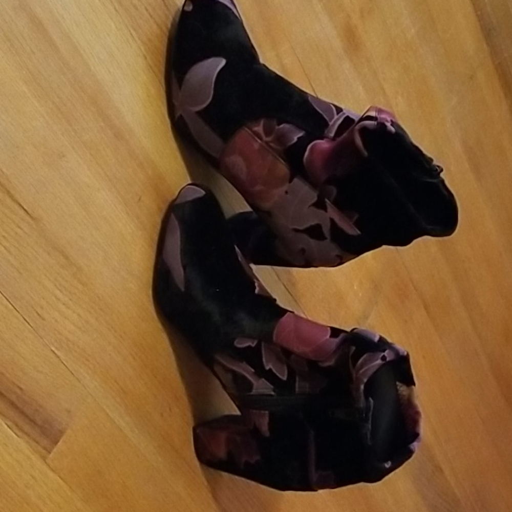 Velvet zip up boot floral design